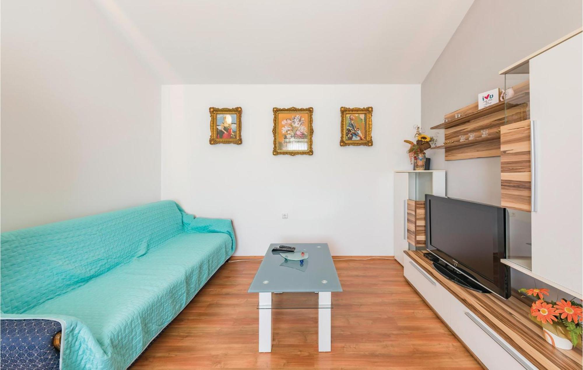 Awesome Home In Zminj With Wifi ภายนอก รูปภาพ
